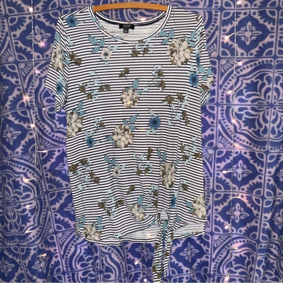 Jones New York Tops - Jones New York woman’s grey shirt with flower print and strips.